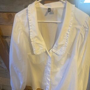 DIVIDED H&M bottom down white blouse. Slightly puffed sleeves. Size L.